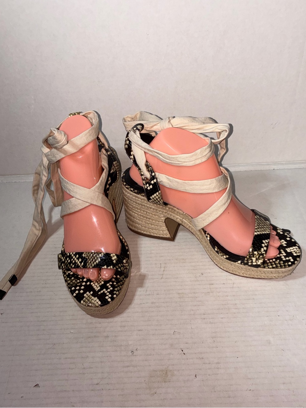 Vince Camuto Black & Cream Snake-Print Wedge Espadrille Sandals Sz 8.5